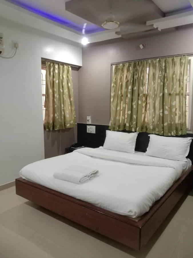 Hotel Rajdhani Halol Экстерьер фото